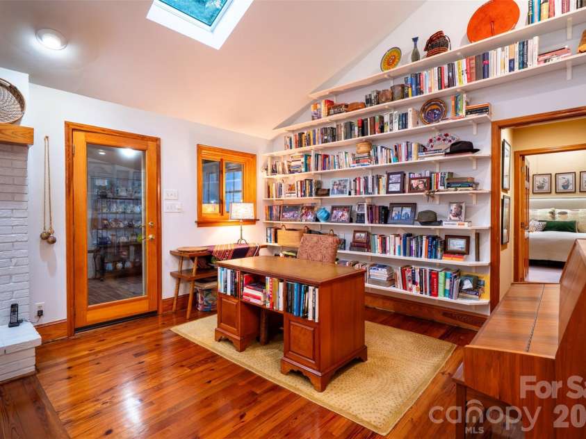 1330 Cedar Lane, Charlotte, NC 28226.  MLS# CAR4326015, YatesRealty ID 986. 