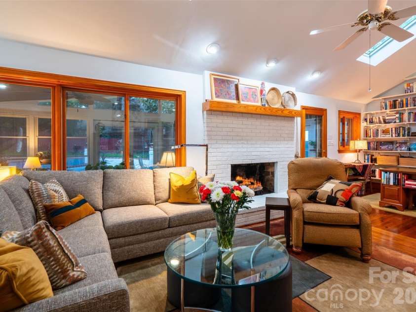 1330 Cedar Lane, Charlotte, NC 28226.  MLS# CAR4326015, YatesRealty ID 986. 
