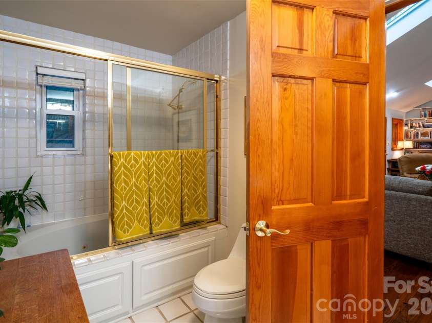 1330 Cedar Lane, Charlotte, NC 28226.  MLS# CAR4326015, YatesRealty ID 986. 