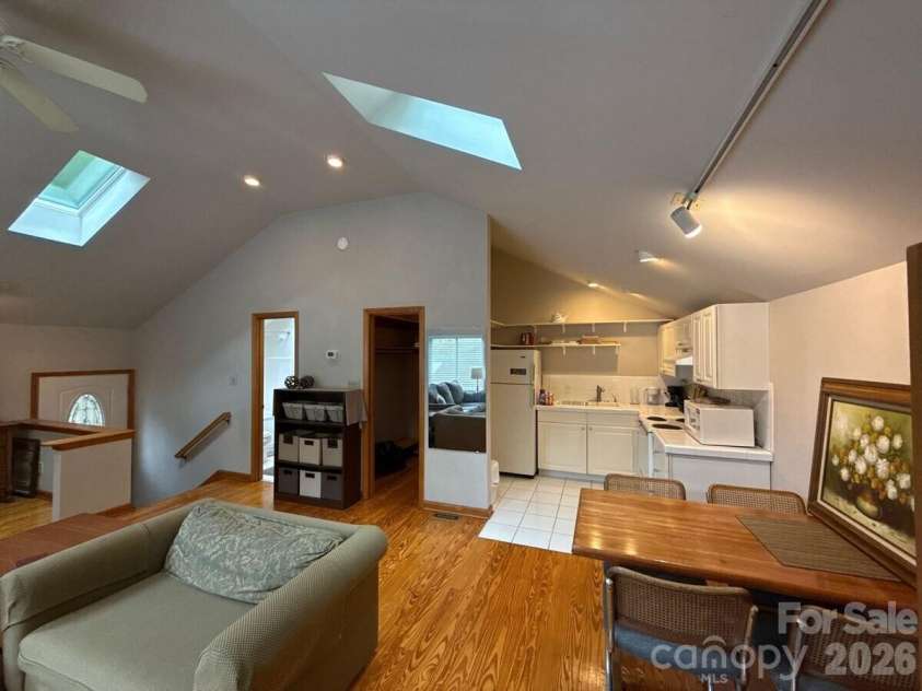 1330 Cedar Lane, Charlotte, NC 28226.  MLS# CAR4326015, YatesRealty ID 986. 