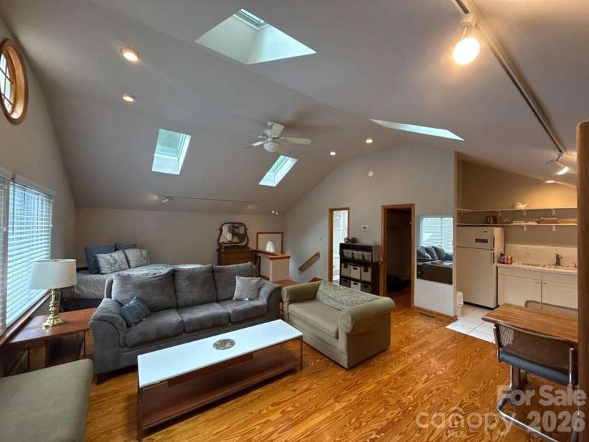 1330 Cedar Lane, Charlotte, NC 28226.  MLS# CAR4326015, YatesRealty ID 986. 