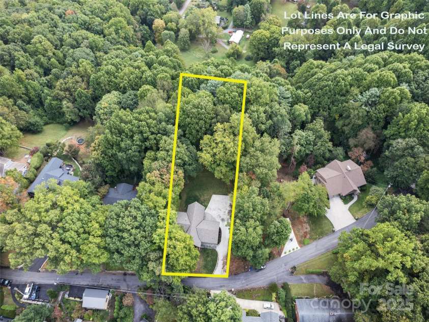 165 Breezemont Drive, Waynesville, NC 28786.  MLS# CAR4184682, YatesRealty ID 986. 