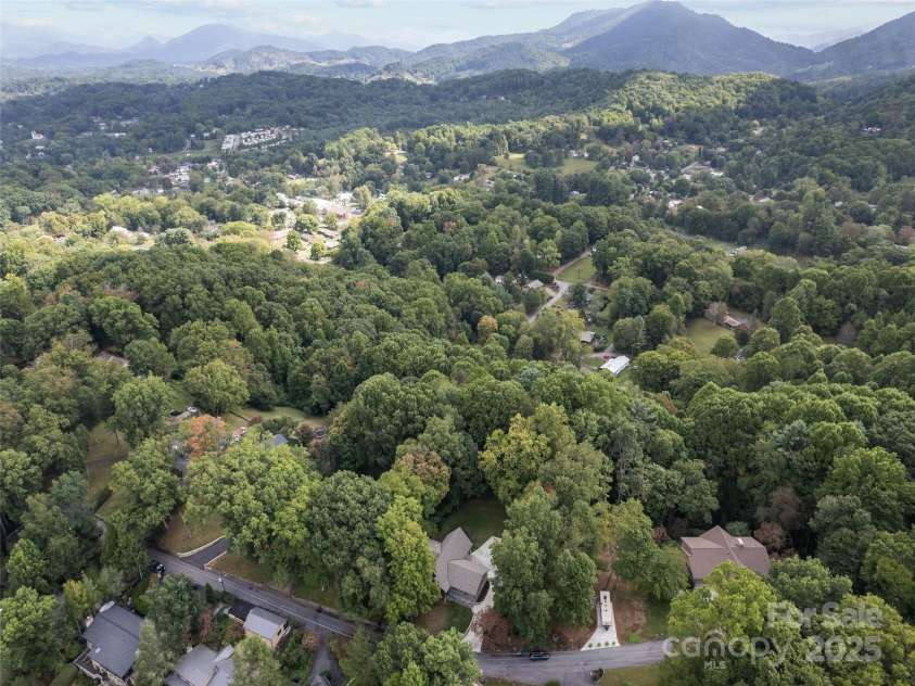 165 Breezemont Drive, Waynesville, NC 28786.  MLS# CAR4184682, YatesRealty ID 986. 
