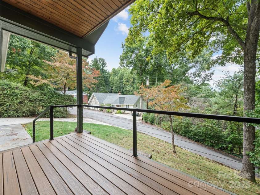 165 Breezemont Drive, Waynesville, NC 28786.  MLS# CAR4184682, YatesRealty ID 986. 