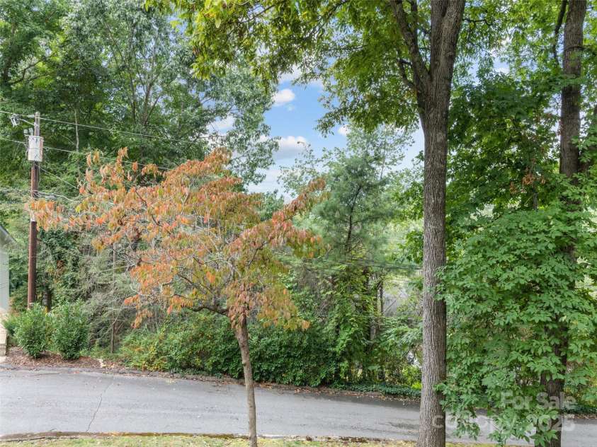 165 Breezemont Drive, Waynesville, NC 28786.  MLS# CAR4184682, YatesRealty ID 986. 