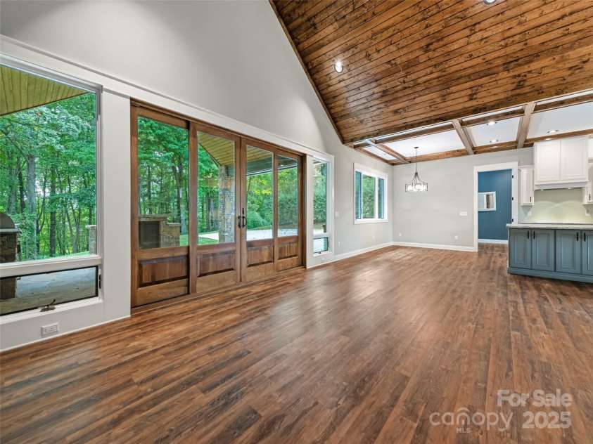 165 Breezemont Drive, Waynesville, NC 28786.  MLS# CAR4184682, YatesRealty ID 986. 