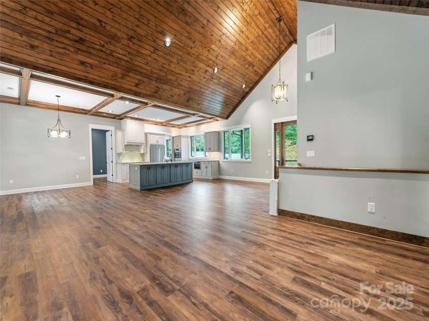 165 Breezemont Drive, Waynesville, NC 28786.  MLS# CAR4184682, YatesRealty ID 986. 