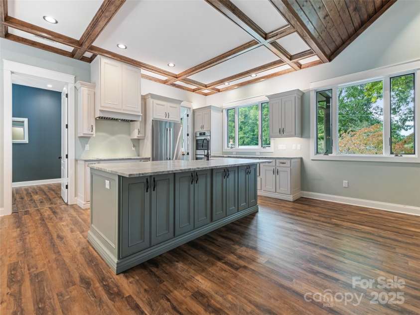 165 Breezemont Drive, Waynesville, NC 28786.  MLS# CAR4184682, YatesRealty ID 986. 