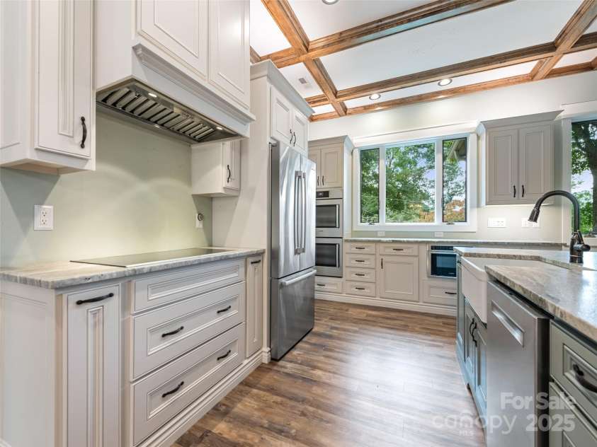 165 Breezemont Drive, Waynesville, NC 28786.  MLS# CAR4184682, YatesRealty ID 986. 