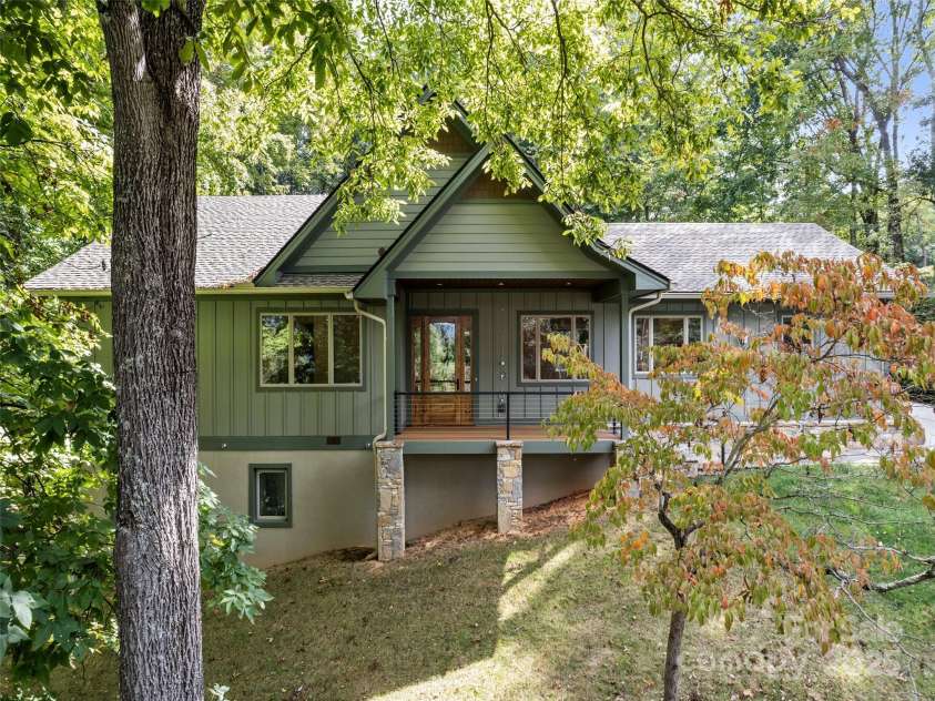 165 Breezemont Drive, Waynesville, NC 28786.  MLS# CAR4184682, YatesRealty ID 986. 