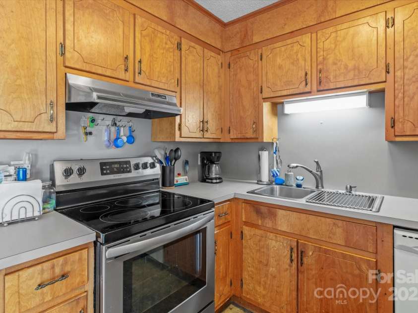 204 Triplett Street, Jonesville, NC 28642.  MLS# CAR4253792, YatesRealty ID 9860. 