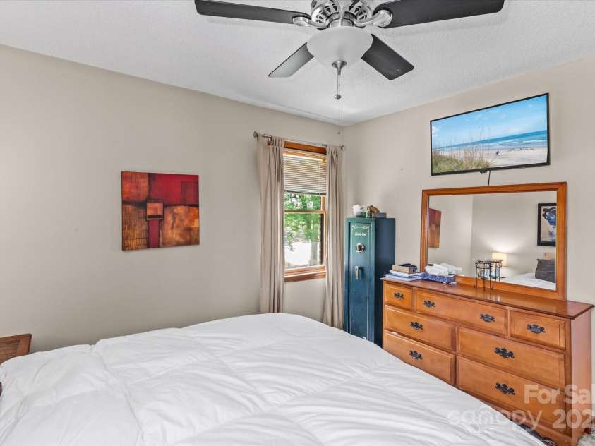 204 Triplett Street, Jonesville, NC 28642.  MLS# CAR4253792, YatesRealty ID 9860. 