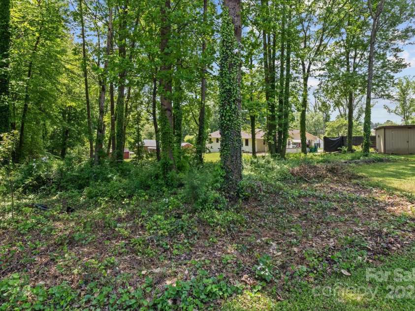 204 Triplett Street, Jonesville, NC 28642.  MLS# CAR4253792, YatesRealty ID 9860. 