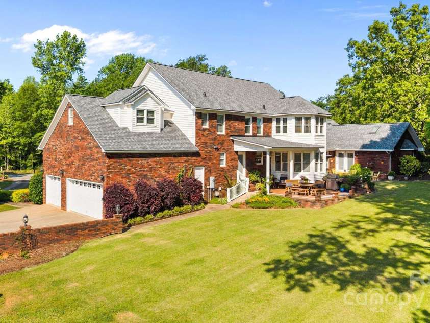 1844 Twin Bridge Road, Gaffney, SC 29341.  MLS# CAR4288211, YatesRealty ID 9861. 