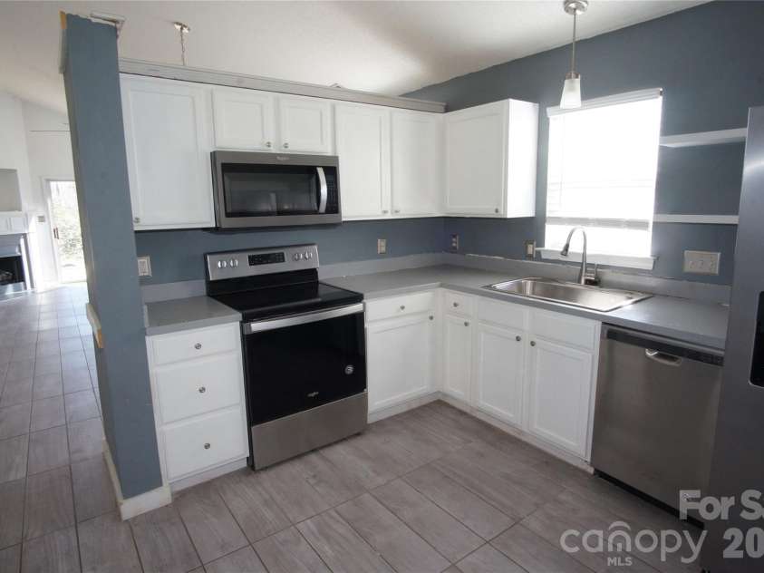 8913 Cinnabay Drive, Charlotte, NC 28216.  MLS# CAR4345850, YatesRealty ID 9862. 