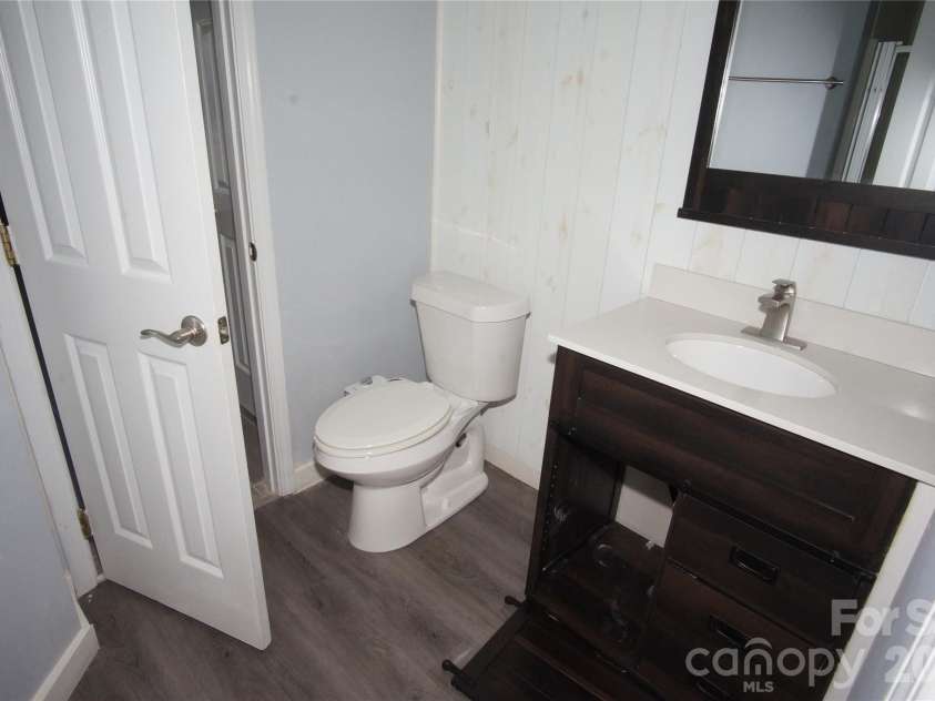 8913 Cinnabay Drive, Charlotte, NC 28216.  MLS# CAR4345850, YatesRealty ID 9862. 