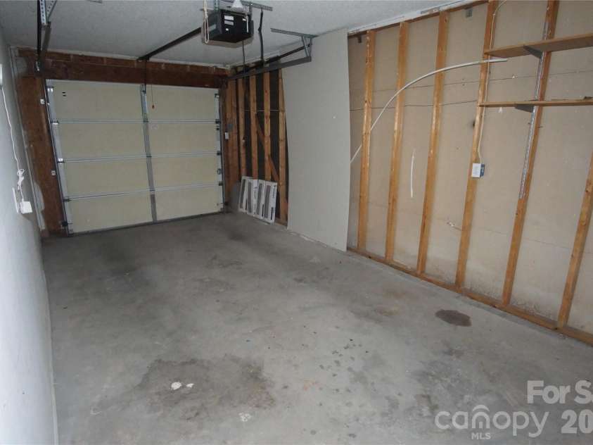 8913 Cinnabay Drive, Charlotte, NC 28216.  MLS# CAR4345850, YatesRealty ID 9862. 