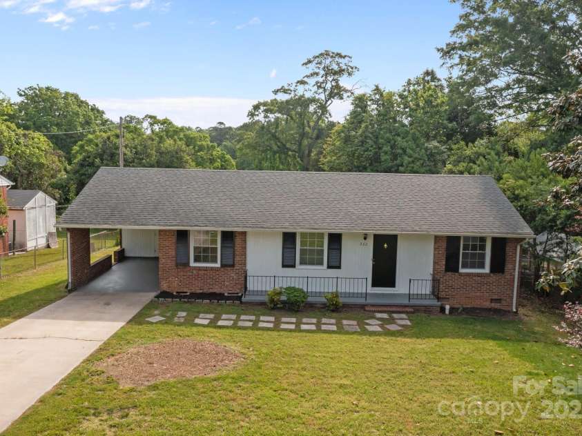 322 Vine Street, Gastonia, NC 28052.  MLS# CAR4254364, YatesRealty ID 9863. 