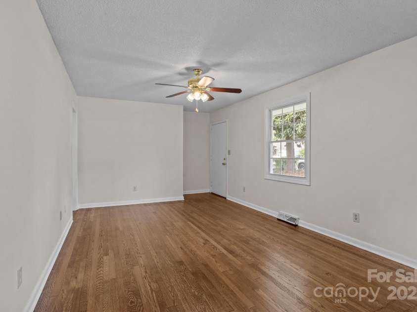 322 Vine Street, Gastonia, NC 28052.  MLS# CAR4254364, YatesRealty ID 9863. 