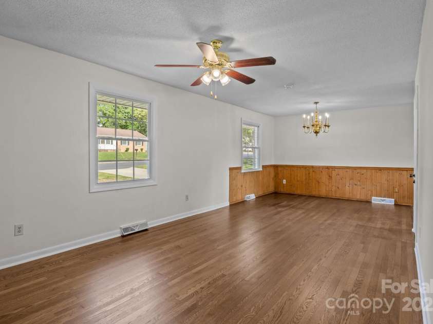 322 Vine Street, Gastonia, NC 28052.  MLS# CAR4254364, YatesRealty ID 9863. 