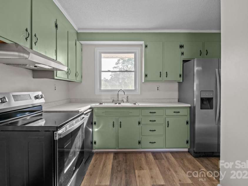 322 Vine Street, Gastonia, NC 28052.  MLS# CAR4254364, YatesRealty ID 9863. 