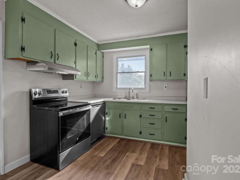 322 Vine Street, Gastonia, NC 28052.  MLS# CAR4254364, YatesRealty ID 9863. 