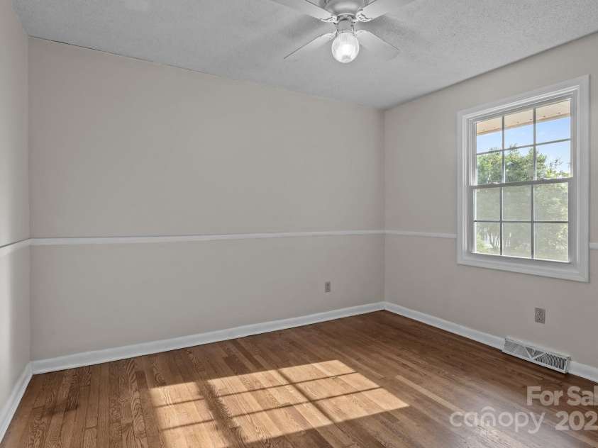 322 Vine Street, Gastonia, NC 28052.  MLS# CAR4254364, YatesRealty ID 9863. 