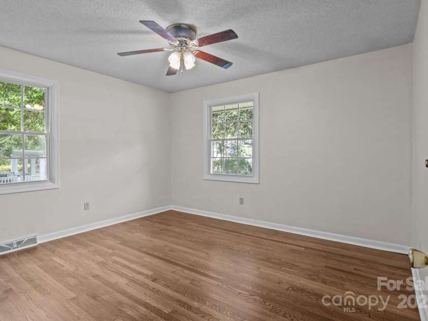 322 Vine Street, Gastonia, NC 28052.  MLS# CAR4254364, YatesRealty ID 9863. 