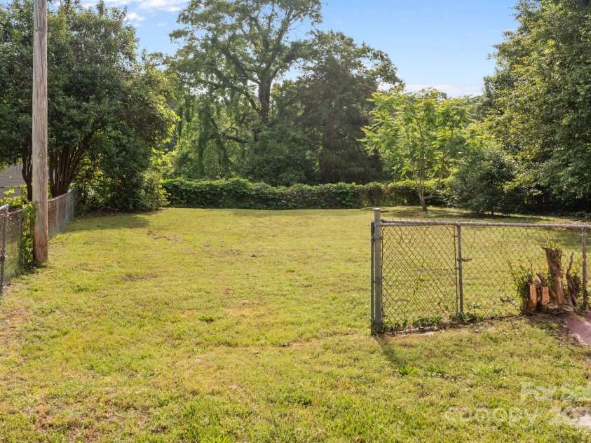 322 Vine Street, Gastonia, NC 28052.  MLS# CAR4254364, YatesRealty ID 9863. 