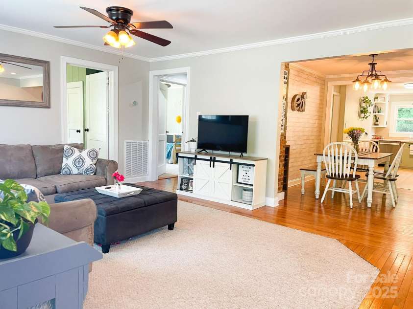 217 Hickory Drive, Mooresville, NC 28115.  MLS# CAR4252552, YatesRealty ID 9865. 