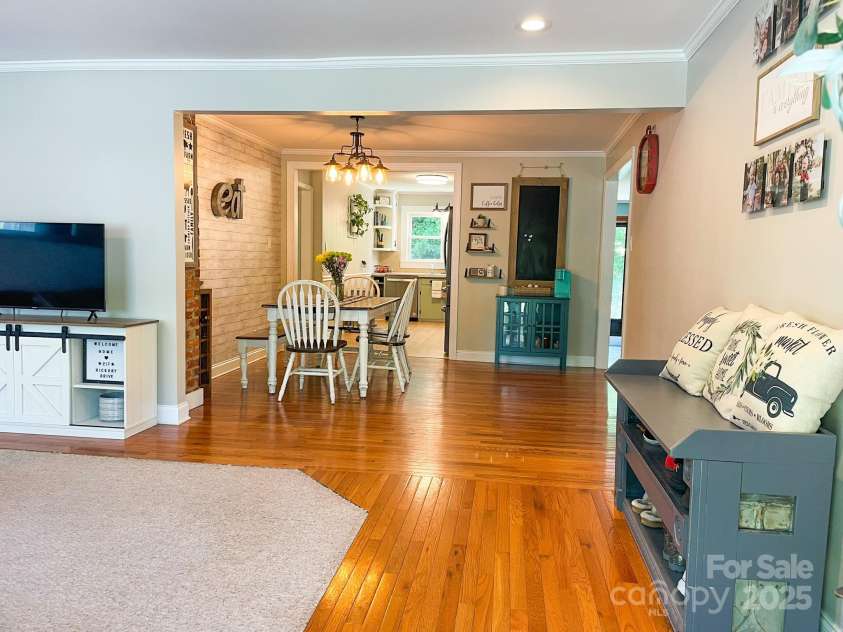 217 Hickory Drive, Mooresville, NC 28115.  MLS# CAR4252552, YatesRealty ID 9865. 