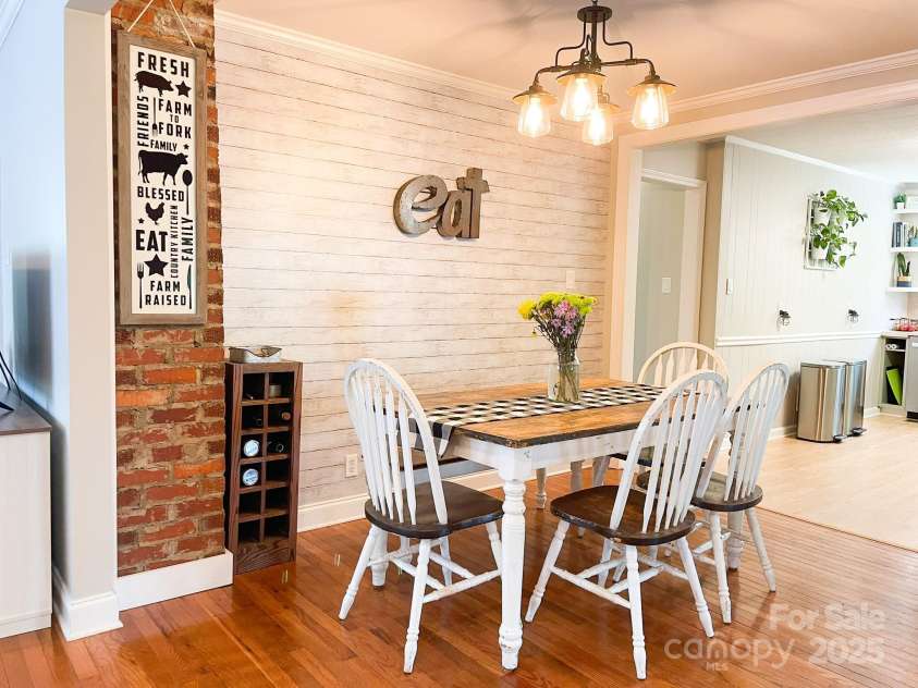 217 Hickory Drive, Mooresville, NC 28115.  MLS# CAR4252552, YatesRealty ID 9865. 