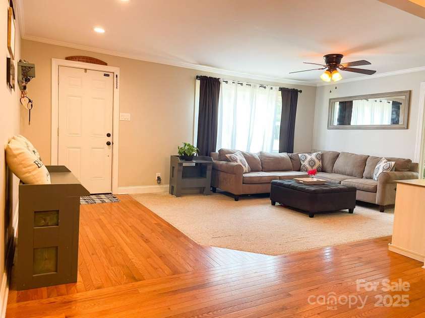 217 Hickory Drive, Mooresville, NC 28115.  MLS# CAR4252552, YatesRealty ID 9865. 