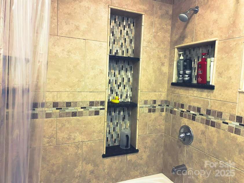217 Hickory Drive, Mooresville, NC 28115.  MLS# CAR4252552, YatesRealty ID 9865. 