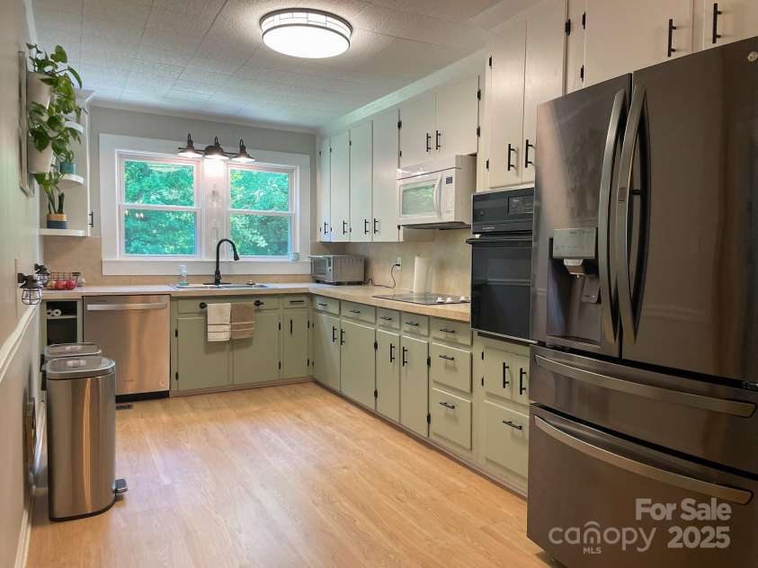 217 Hickory Drive, Mooresville, NC 28115.  MLS# CAR4252552, YatesRealty ID 9865. 