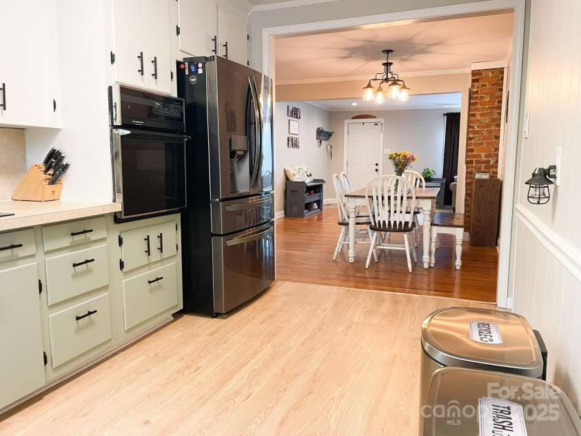 217 Hickory Drive, Mooresville, NC 28115.  MLS# CAR4252552, YatesRealty ID 9865. 