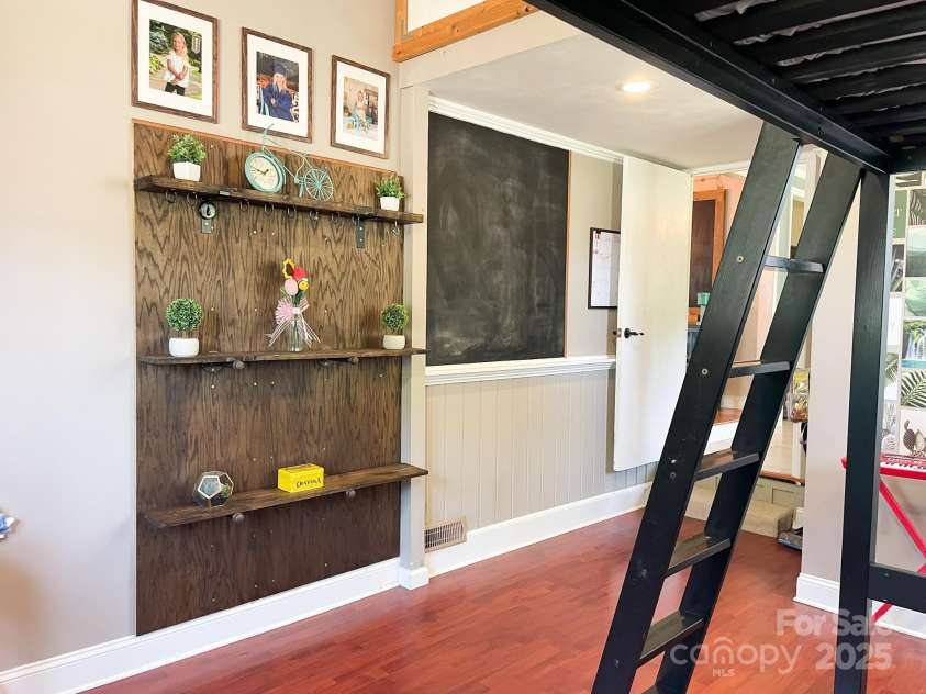217 Hickory Drive, Mooresville, NC 28115.  MLS# CAR4252552, YatesRealty ID 9865. 