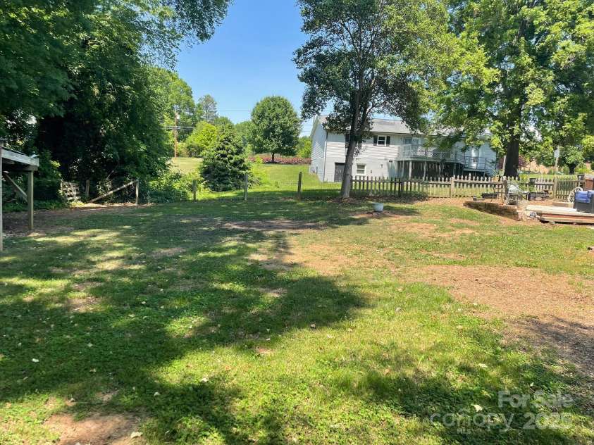 217 Hickory Drive, Mooresville, NC 28115.  MLS# CAR4252552, YatesRealty ID 9865. 