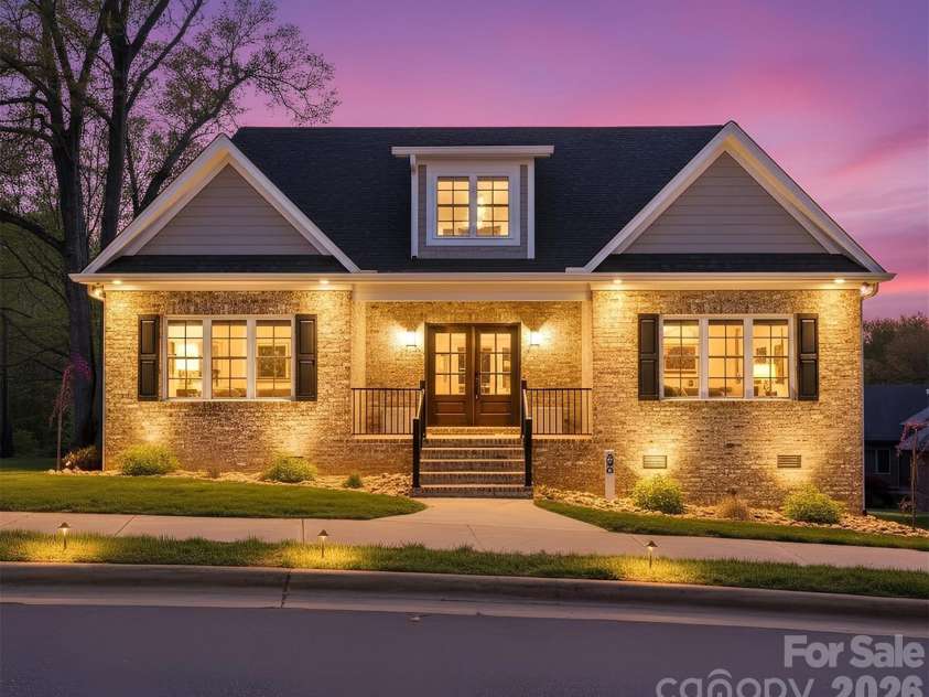 496 19th Avenue Circle, Hickory, NC 28601.  MLS# CAR4206259, YatesRealty ID 9866. 