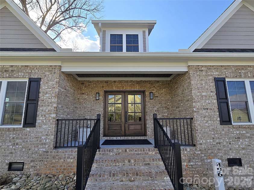 496 19th Avenue Circle, Hickory, NC 28601.  MLS# CAR4206259, YatesRealty ID 9866. 
