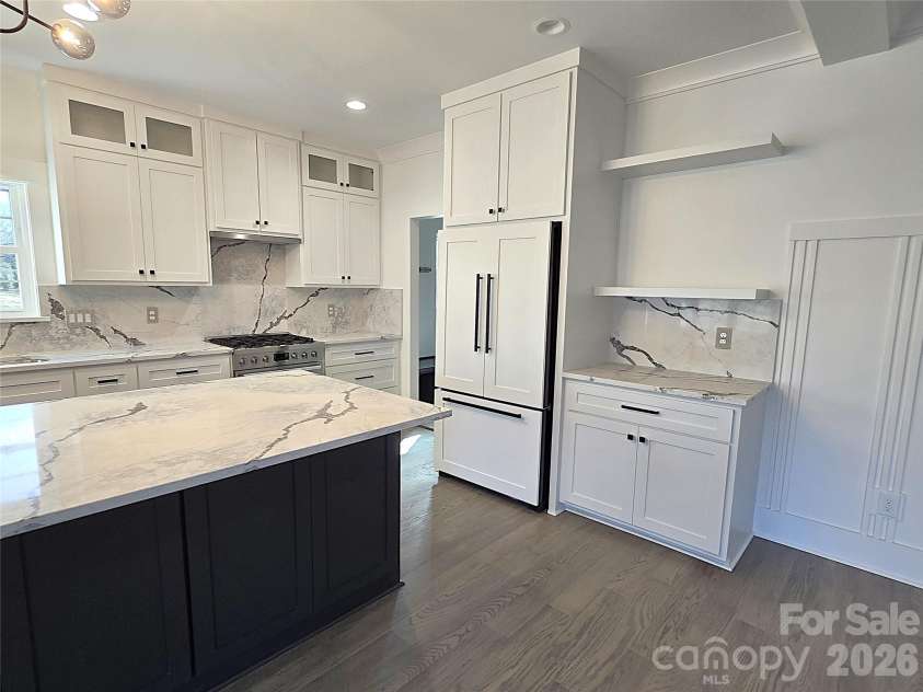 496 19th Avenue Circle, Hickory, NC 28601.  MLS# CAR4206259, YatesRealty ID 9866. 