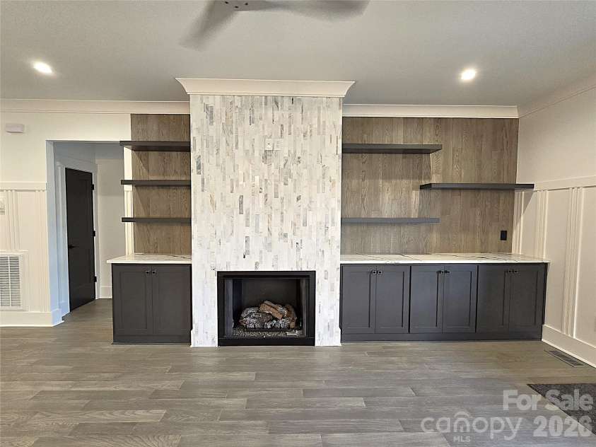 496 19th Avenue Circle, Hickory, NC 28601.  MLS# CAR4206259, YatesRealty ID 9866. 