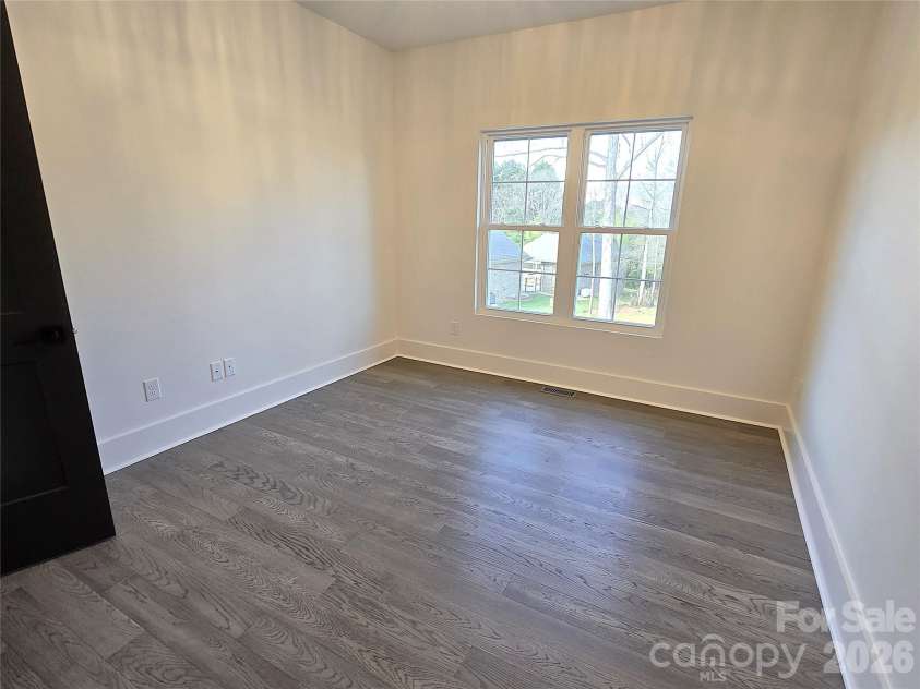 496 19th Avenue Circle, Hickory, NC 28601.  MLS# CAR4206259, YatesRealty ID 9866. 