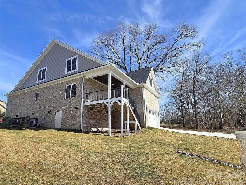 496 19th Avenue Circle, Hickory, NC 28601.  MLS# CAR4206259, YatesRealty ID 9866. 