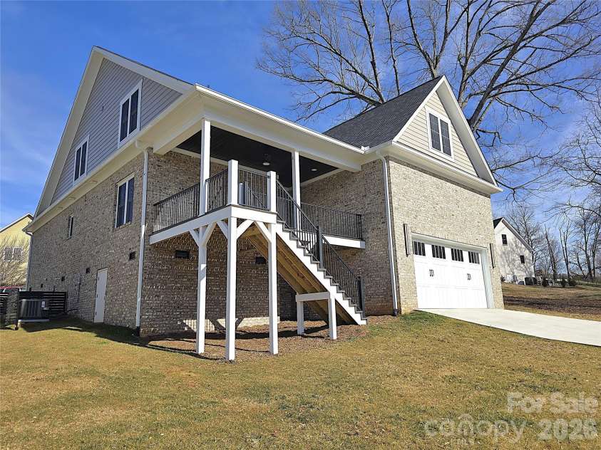 496 19th Avenue Circle, Hickory, NC 28601.  MLS# CAR4206259, YatesRealty ID 9866. 