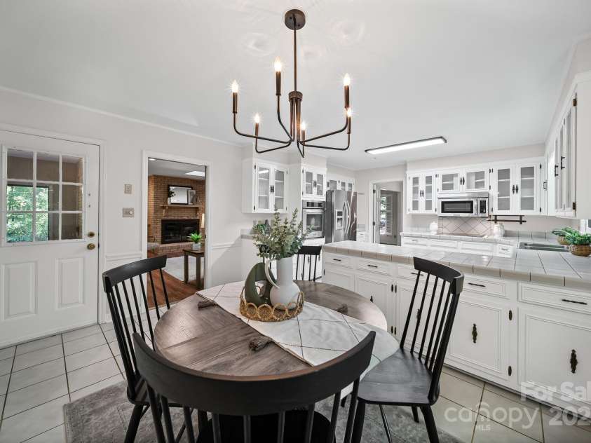 1676 Partridge Circle, Lancaster, SC 29720.  MLS# CAR4296383, YatesRealty ID 9868. Breakfast nook