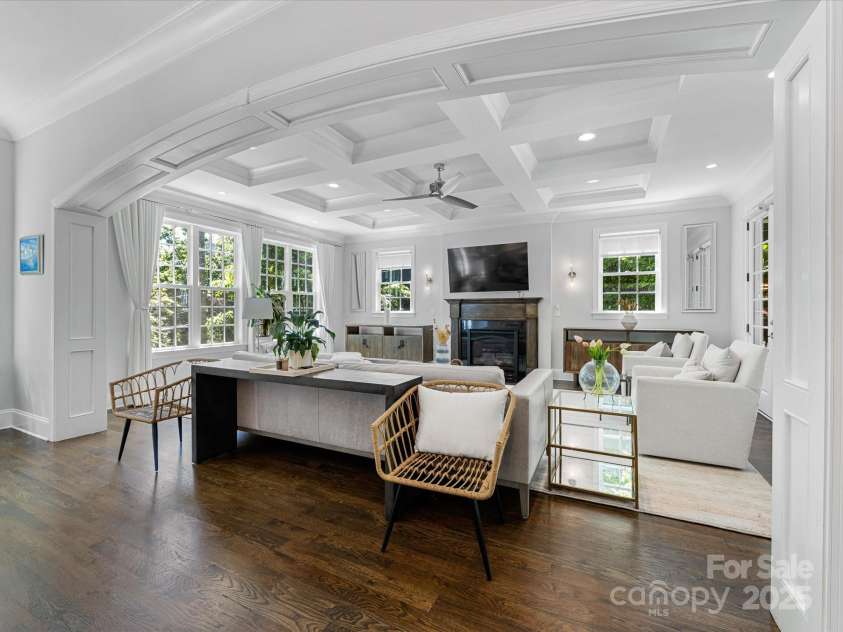 1900 Nassau Boulevard, Charlotte, NC 28205.  MLS# CAR4252946, YatesRealty ID 9868. 