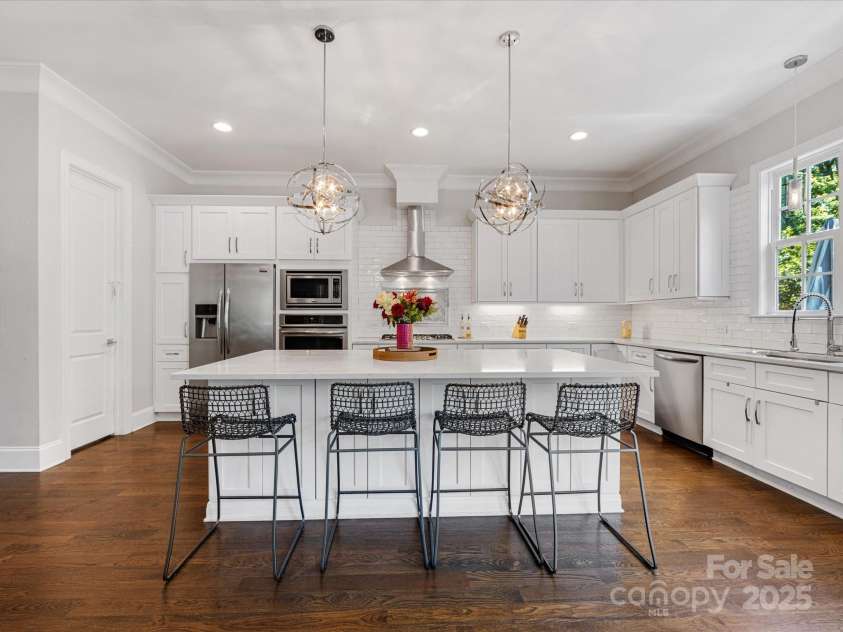 1900 Nassau Boulevard, Charlotte, NC 28205.  MLS# CAR4252946, YatesRealty ID 9868. 