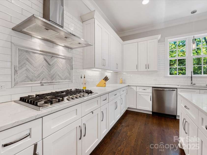 1900 Nassau Boulevard, Charlotte, NC 28205.  MLS# CAR4252946, YatesRealty ID 9868. 