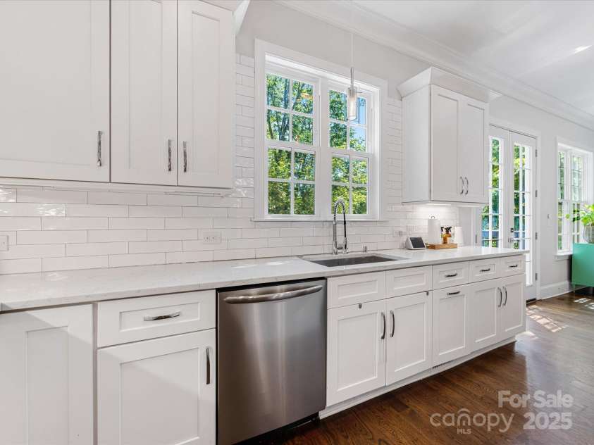 1900 Nassau Boulevard, Charlotte, NC 28205.  MLS# CAR4252946, YatesRealty ID 9868. 